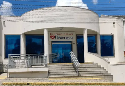 Membros de religiões afro fazem despacho na porta de igreja