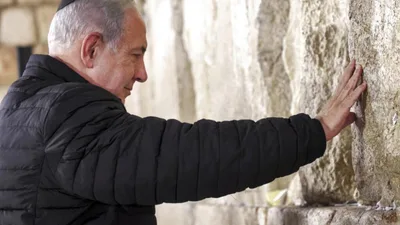 Netanyahu visita Muro das Lamentações e critica ONU