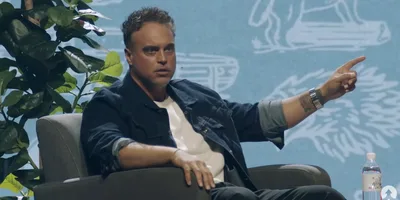 Ex-ator pornô que virou pastor diz que “silêncio espiritual” impede propósito de Deus