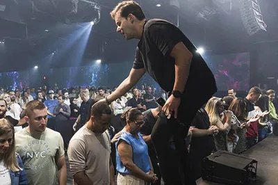 Como a Igreja Lagoinha de André Valadão promove a “cura gay”
