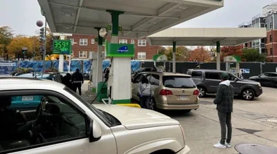 Com preço da gasolina em alta, igreja ajuda pessoas a encherem o tanque
