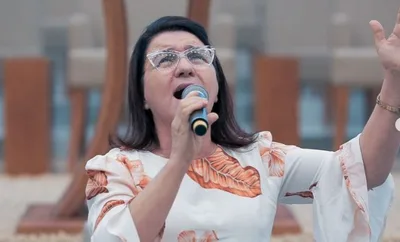 Cantora Eliã Oliveira está impedida de cantar em algumas igrejas