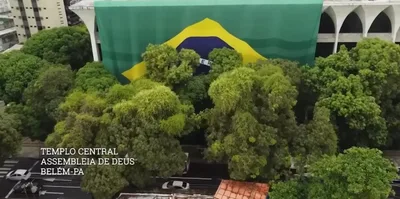 PT pede multa à igreja por usar bandeira do Brasil no templo