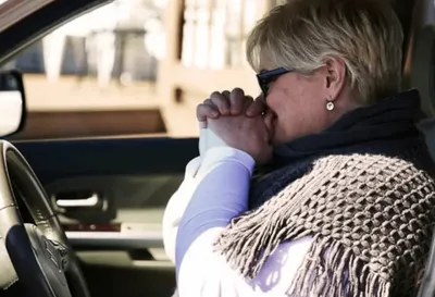 Igreja nos EUA doa carros para jovens e mães solteiras