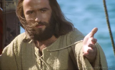 Filme sobre Jesus é exibido em restaurante na Ásia e cerca de 30 clientes se converteram