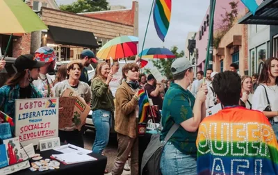 Comunistas e ativistas LGBT perseguem cafeteria cristã: "Querem nossas portas fechadas"