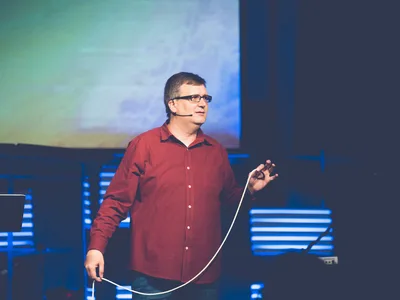 Pastor supera baixa autoestima e deficiência para se tornar um ganhador de almas para Cristo | Notícias Gospel