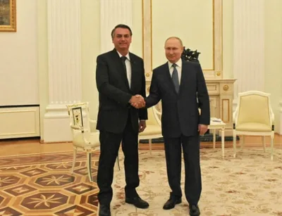 Bolsonaro prega paz e exalta a Deus em encontro com Putin