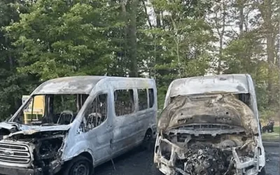 Pastor leva jovem que incendiou vans da igreja a Cristo