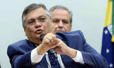 Candidato ao STF, Dino se cala sobre aliado que ridicularizou estupros em Israel