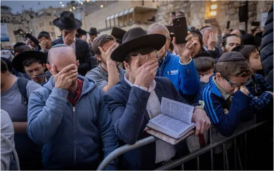 Judeus vão ao Muro das Lamentações em favor de reféns