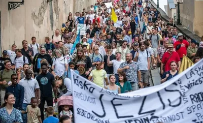 Mais de 2.000 cristãos anunciam Jesus em Praga