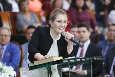 Bispa Keila Ferreira ministra na abertura da campanha “Portas Abertas” da AD Brás