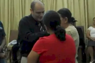 Pastor que dizia fazer nascer dentes e reconstruir seios é denunciado ao MP por estelionato