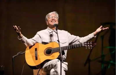 Ateu, cantor Caetano Veloso revela interesse por evangélicos