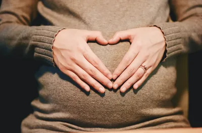 Projeto de Lei quer dar bolsa à família que adotar bebês de mães que desistirem de aborto