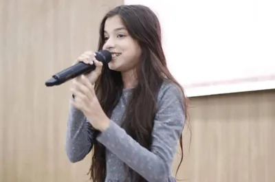 Conheça a cantora Maria Alicy, grande promessa da música gospel