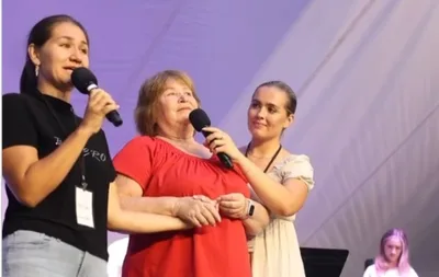 Mulher que sofria por 20 anos com diabetes é curada após oração