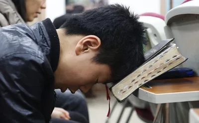 Cristãos se reúnem de madrugada todos os dias para orar, na Coreia do Sul