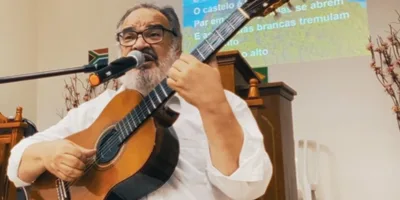 Cantor Stênio Marcius anuncia pausa para tratar depressão profunda e pede orações