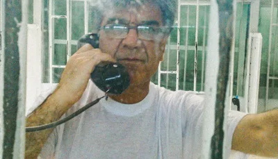 Pastor detido no Irã leva presos a Jesus e distribui Bíblias manuscritas na prisão