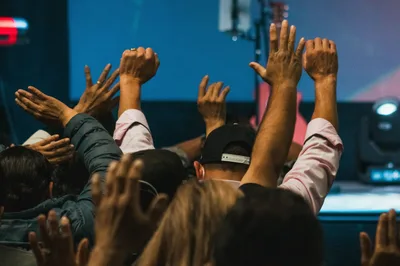 Cristianismo cresce mais rápido que o ateísmo, mas mais devagar que o islamismo