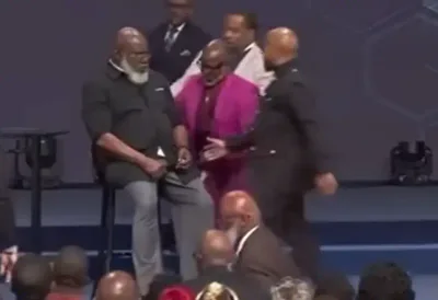 Bispo TD Jakes sofre mal súbito durante culto nos Estados Unidos