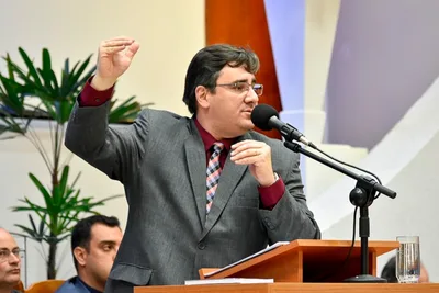“A igreja precisa de pastores que saibam orientar o povo politicamente”, avalia teólogo