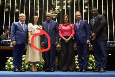 Aos 75 anos, pastor aparece com namorada 4 meses após a morte da esposa