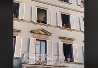 ‘Quão Grande É o Meu Deus’: italianos louvam das janelas durante isolamento por coronavírus | Notícias Gospel