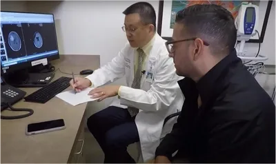 Previsto com 2 meses de vida, homem com câncer vive há 6 anos