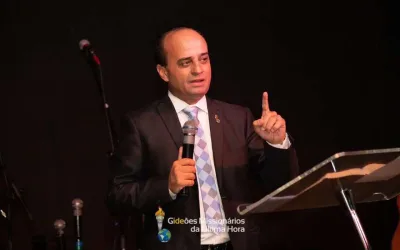 Urgente: Pastor Hueslen em estado grave após queda de 10 metros no pavilhão dos Gideões