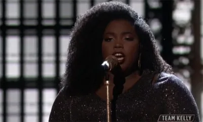 Cantora transforma The Voice em culto com música gospel e leva plateia e jurados a louvar | Notícias Gospel
