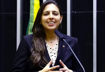 Deputada do PT quer abolir “marido e mulher” da cerimônia de casamento