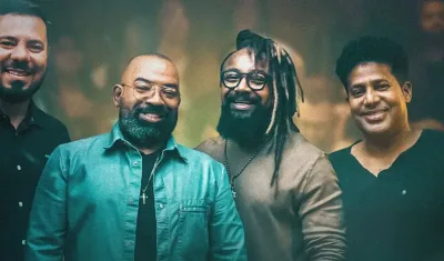 Trazendo a Arca celebra 20 anos com lançamento de nova versão ao vivo de “Em ti Esperarei”