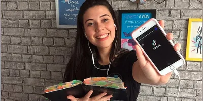 Jovem faz estudos bíblicos com mais de 45 mil pessoas na internet: \"Tudo é para Ele\"