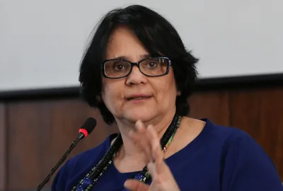 Estadão acusa Damares de envolvimento em desvio de recursos