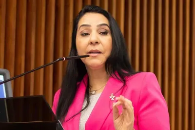 Aos prantos, Mara Lima pede aos seus seguidores que votem em Bolsonaro