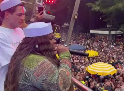 Na Parada LGBT, Jojo Todynho rebate Bruna Karla