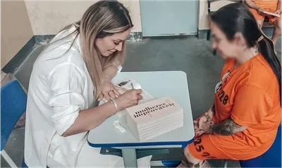 Pastora vai à penitenciária lançar livro de "mulheres improváveis"