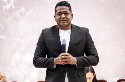 Bispo Geldi Batista lança livro intitulado “O Príncipe das Moscas”