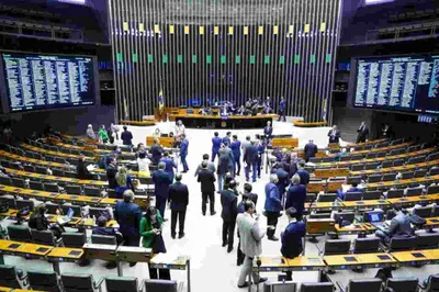 Deputados apresentam projetos para proibir a linguagem neutra nas escolas