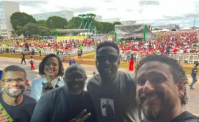 Show gospel do PT tem gay interpretando LIBRAS