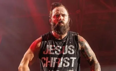 “Vivemos numa época que o governo tenta agir como se fosse Deus”, diz vocalista do Skillet