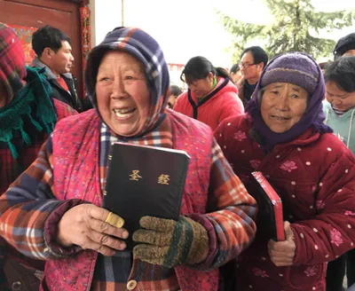 "Precisamos de Bíblias": Cristãos na China enfrentam falta de exemplares