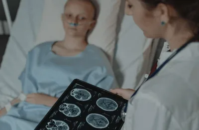 Mulher é curada de câncer enquanto assistia culto de domingo