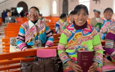 Comunidade na China recebe Bíblia traduzida pela 1ª vez após 100 anos