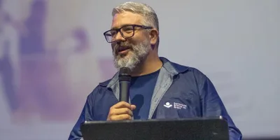 \"A Bíblia é o único livro que você lê na companhia do autor\", diz pastor da SBB