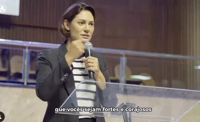 Michelle Bolsonaro ministra em culto evangélico pela primeira vez desde as eleições