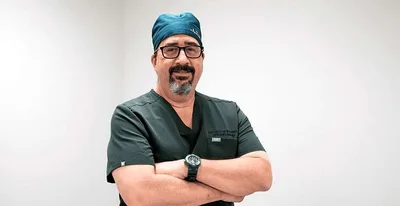 Médico porto-riquenho realiza cirurgias inspirado por Jesus: "Sou só instrumento"